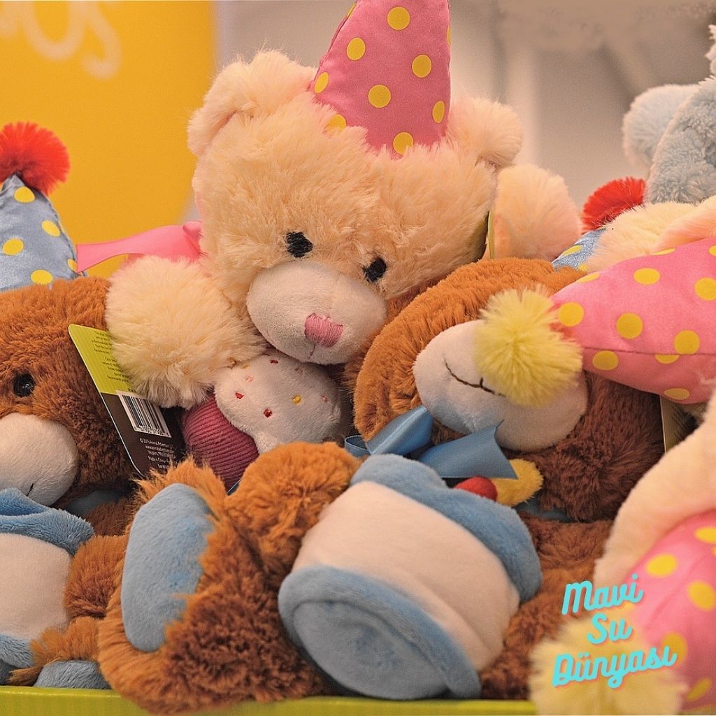 Sevimli Peluş Oyuncaklar Mavi Su Dünyası'nda