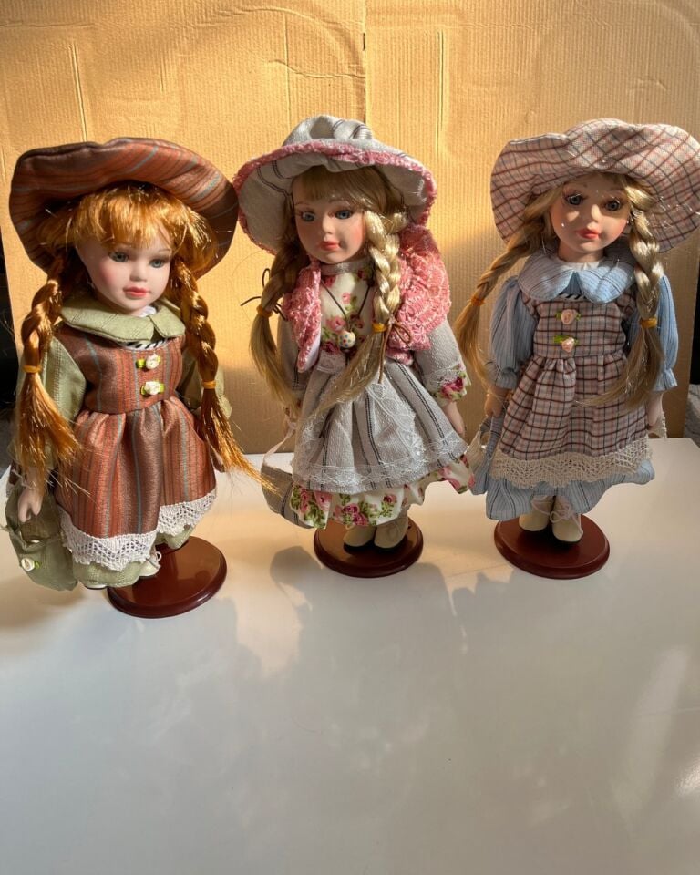 Kumaş Kıyafetli Porselen Bebek Özel Üretim 30 Cm Yeşil