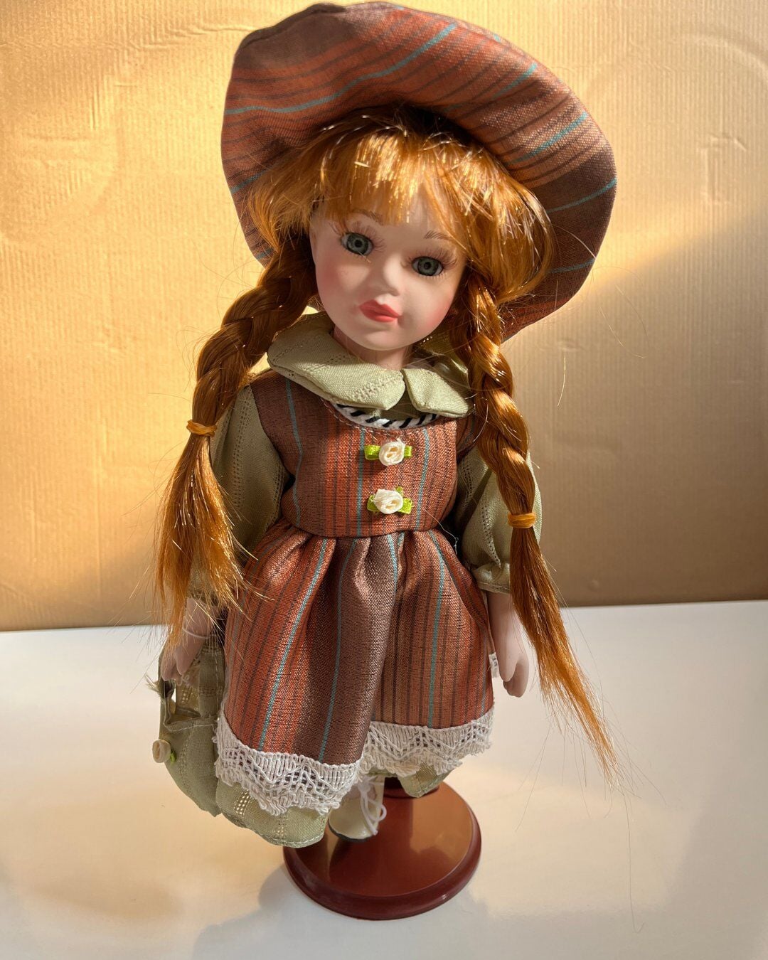 Kumaş Kıyafetli Porselen Bebek Özel Üretim 30 Cm Yeşil