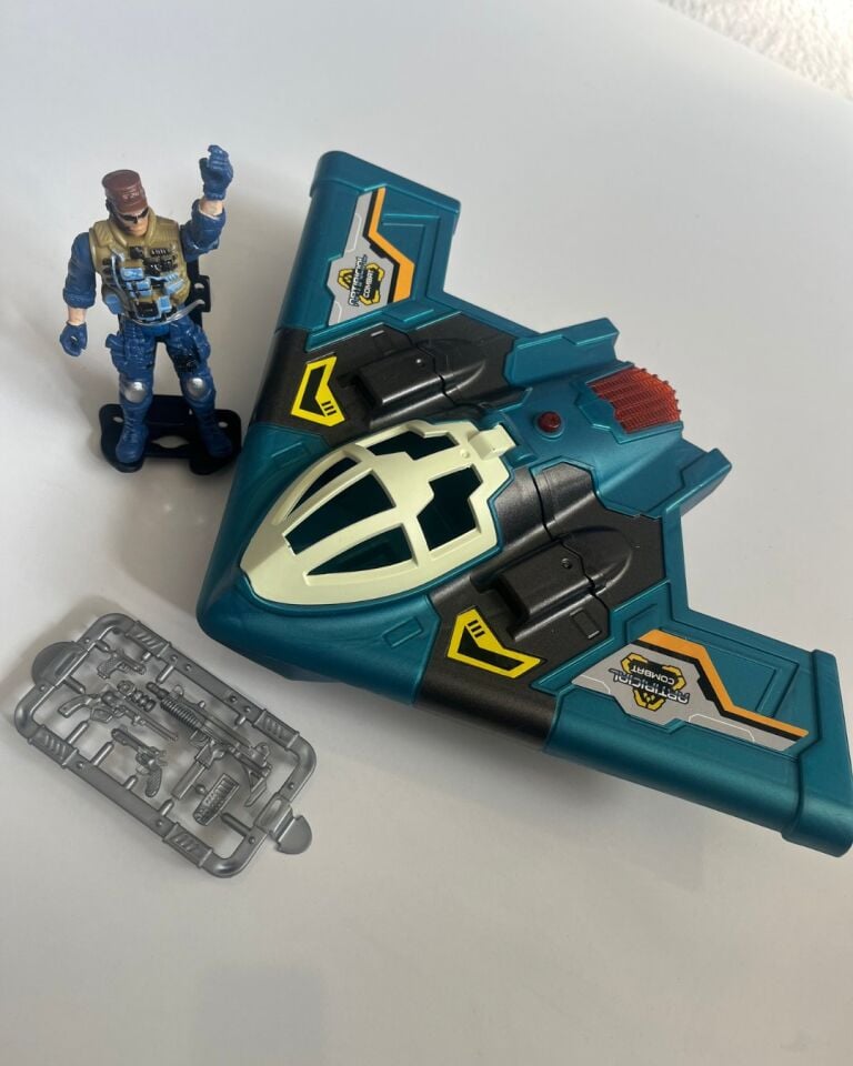 Kutuda Işıklı Sesli Asker Seti Kutuda Işıklı Sesli Asker Seti