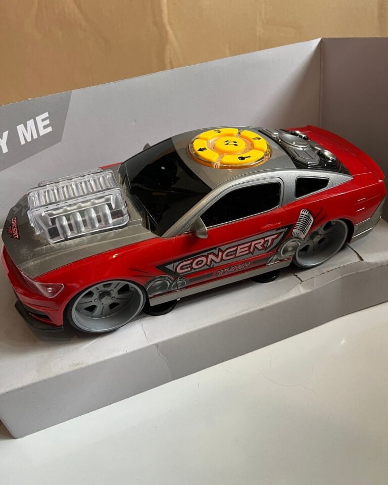 Dans Eden Işıklı Müzikli Kırmızı Tarz Araba