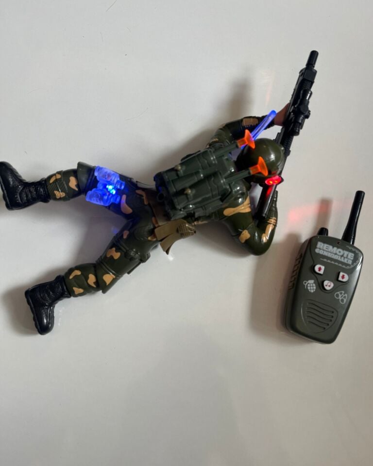 Uzaktan Kumandalı Işıklı Asker 30 Cm Kumandalı Hareket Eden Asker