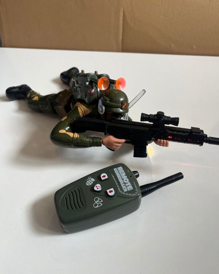 Uzaktan Kumandalı Işıklı Asker 30 Cm Kumandalı Hareket Eden Asker