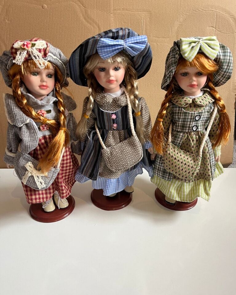 Kumaş Kıyafetli Porselen Bebek Özel Üretim 30 Cm Yeşil