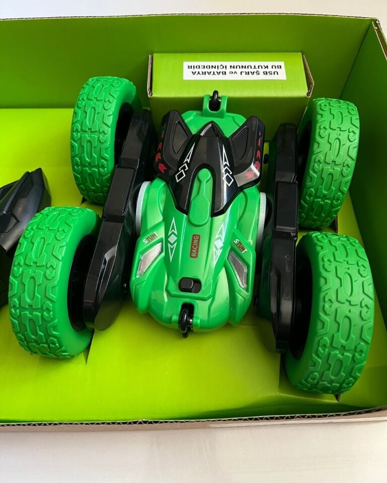 Uzaktan Kumandalı Full Fonksiyonlu Şarjlı 2.4 Ghz 4 Teker Akrobat Araba Yeşil Renkli