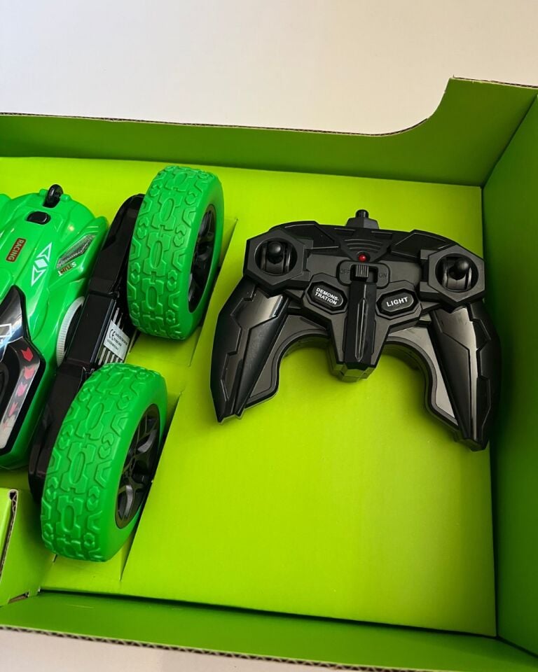 Uzaktan Kumandalı Full Fonksiyonlu Şarjlı 2.4 Ghz 4 Teker Akrobat Araba Yeşil Renkli