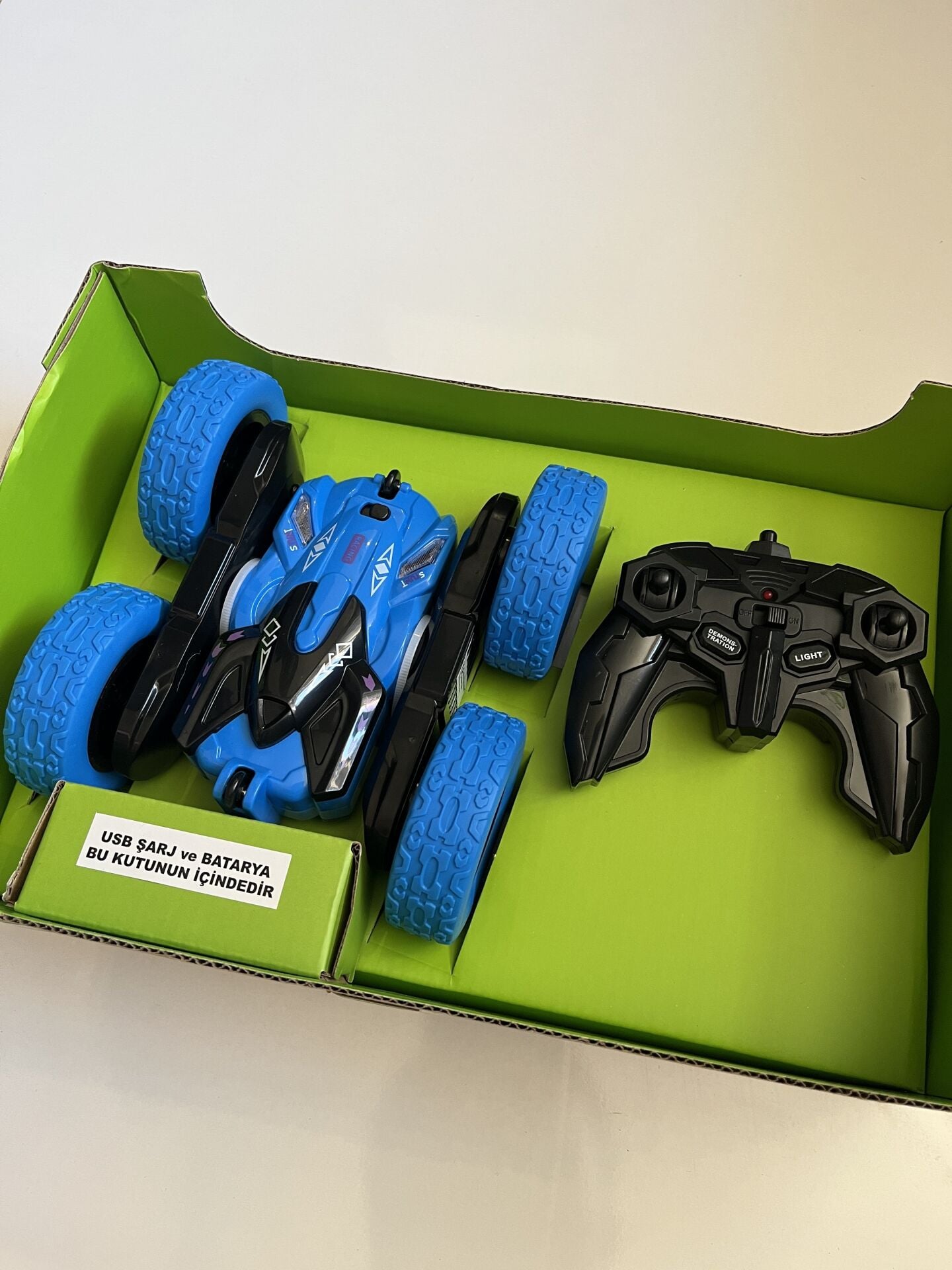 Uzaktan Kumandalı Full Fonksiyonlu Şarjlı 2.4 Ghz 4 Teker Akrobat Araba Mavi Renkli