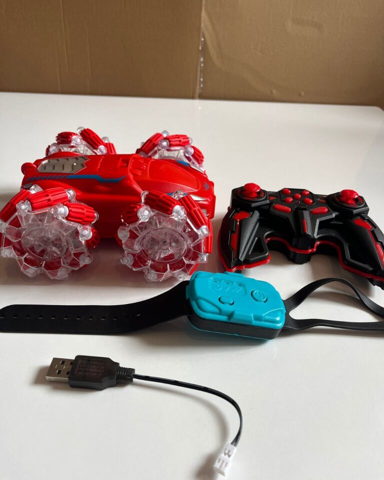 Uzaktan Kumandalı El Kontrollü 2.4G Şarjlı ve Işıklı 15 Cm Araba | Full Fonksiyonlu Kırmızı Renkli Araba |360 Derece Dönebilen Araba | Yan Giden