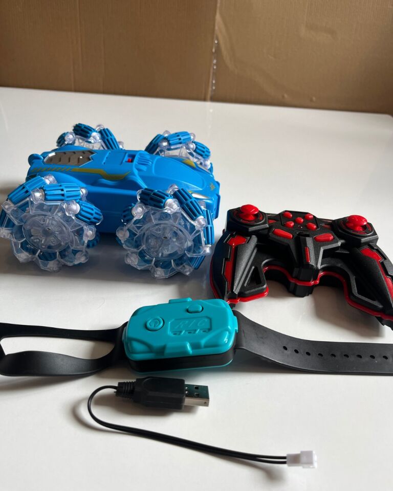 Uzaktan Kumandalı El Kontrollü 2.4G Şarjlı ve Işıklı 15 Cm Araba | Full Fonksiyonlu Mavi Renkli Araba |360 Derece Dönebilen Araba | Yan Giden