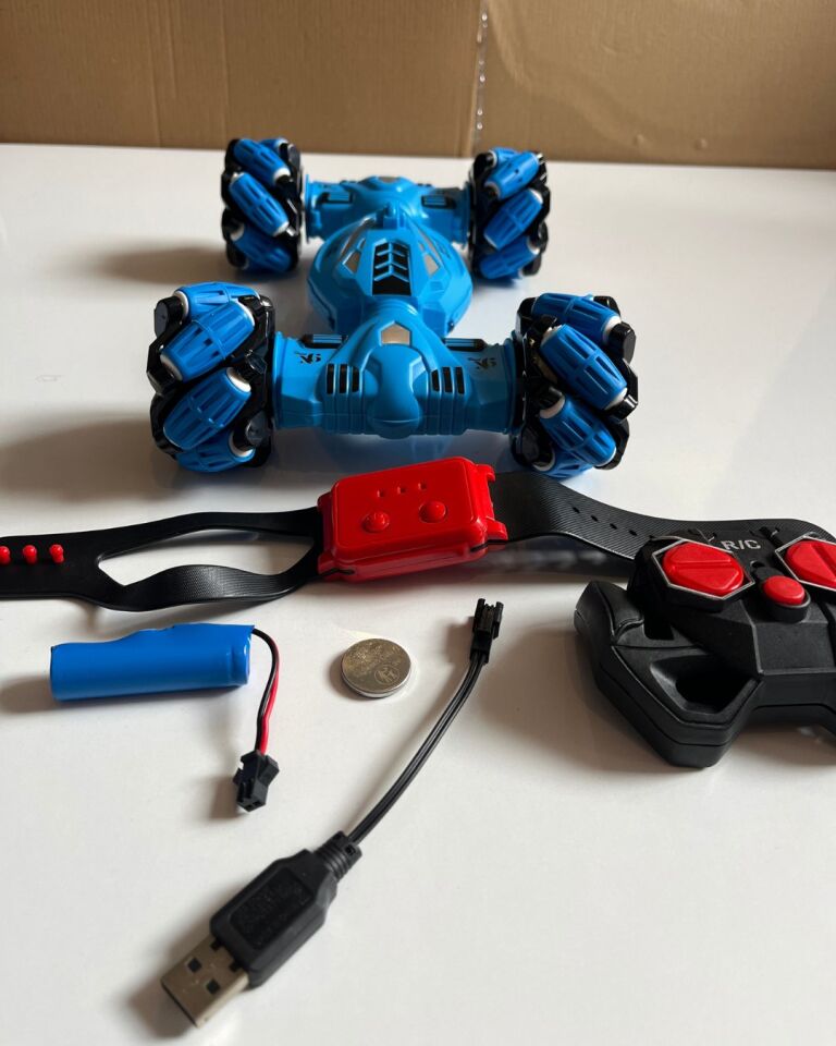 Uzaktan Kumandalı El Kontrollü 2.4G Şarjlı ve Işıklı 25 Cm Araba | Full Fonksiyonlu Mavi Renkli Araba | 360 Derece Dönebilen Araba | Yan Giden