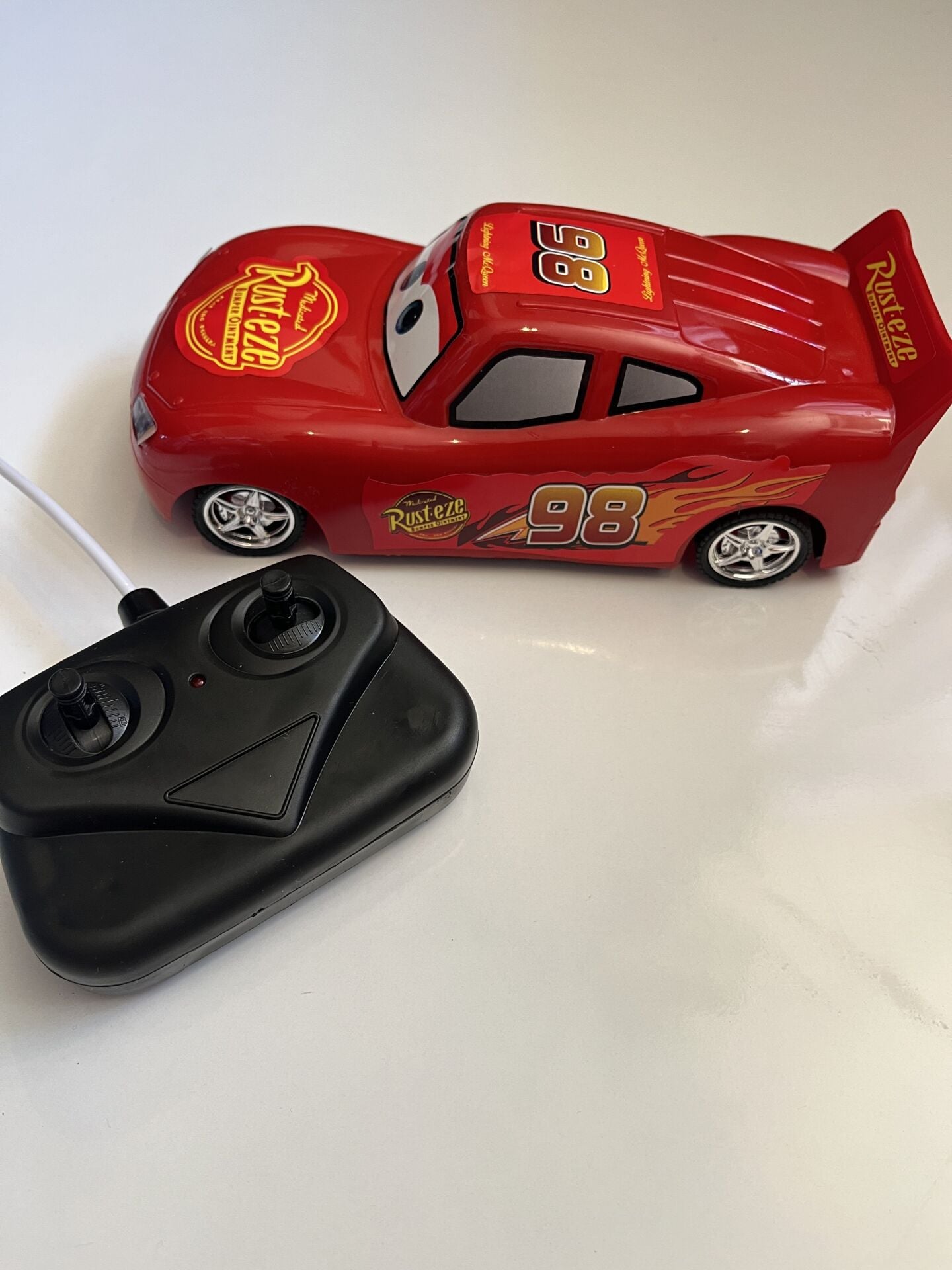Yarış Arabası Cars Uzaktan Kumandalı 4 Fonksiyonlu 20 Cm Yarış Arabası Kırmızı