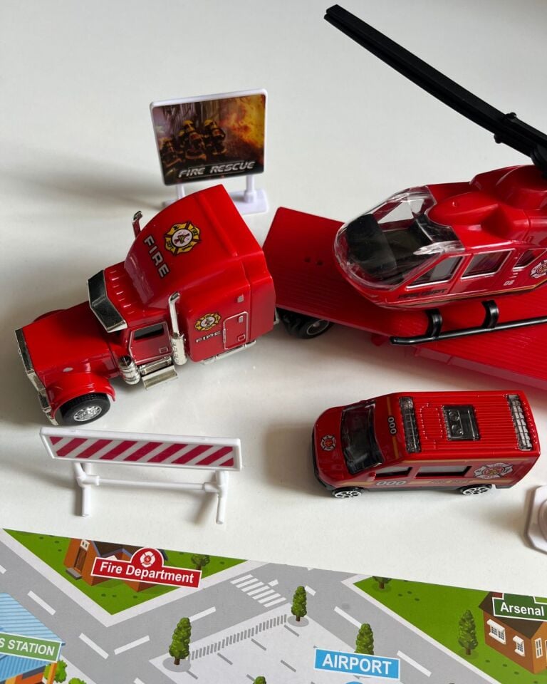 Oyuncak Helikopter Tır ve Araba Seti Kırmızı | 33 Cm Tır | 20 Cm Helikopter | 8 Cm Araba ve Aksesuarlar