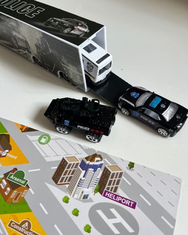 Oyuncak Kapalı Tır ve Araba Polis Seti Siyah | 33 Cm Tır | 8 Cm Arabalar ve Aksesuarlar