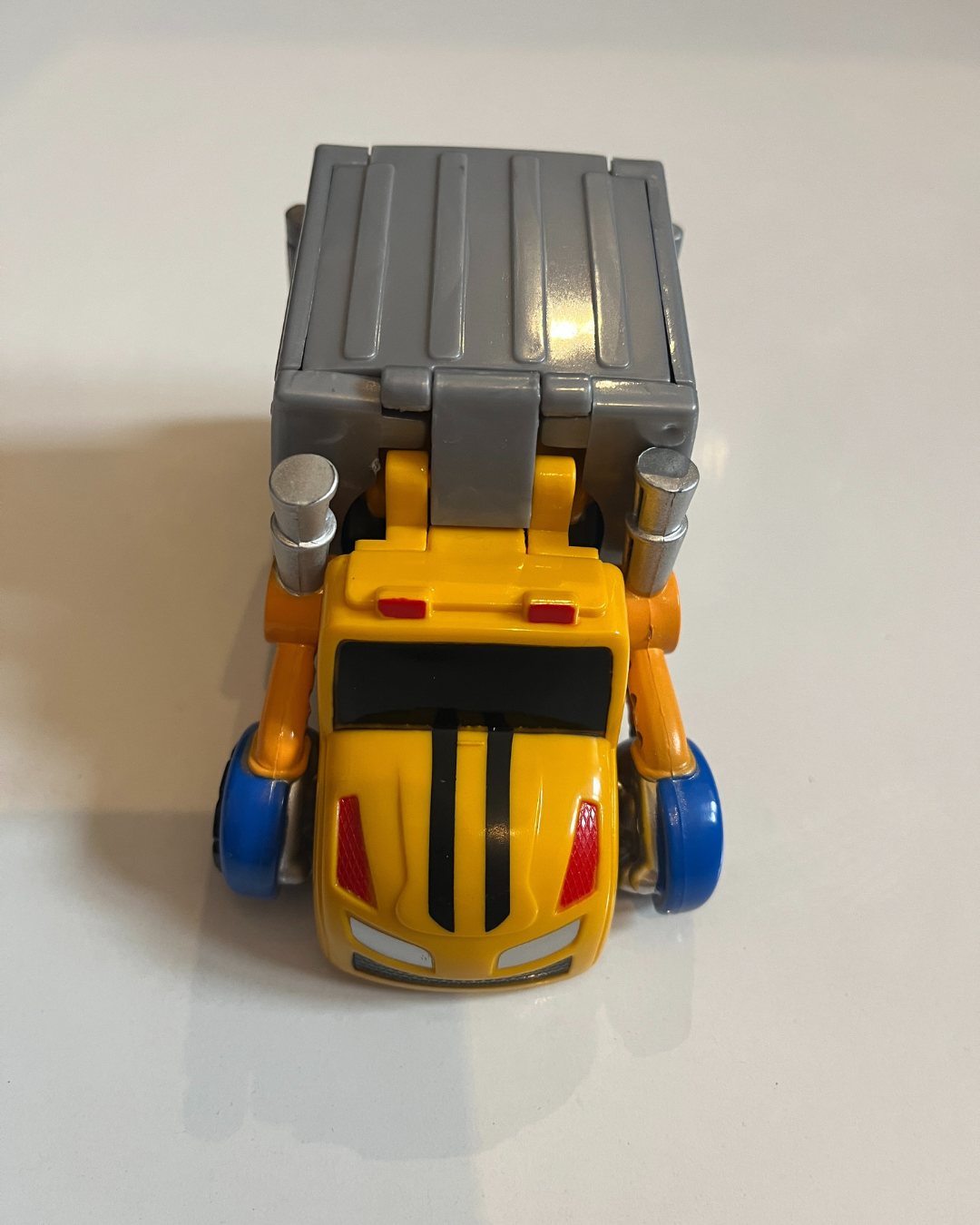 Dönüşebilen Mini Robot Kamyon Sarı Renk 12x10 Cm
