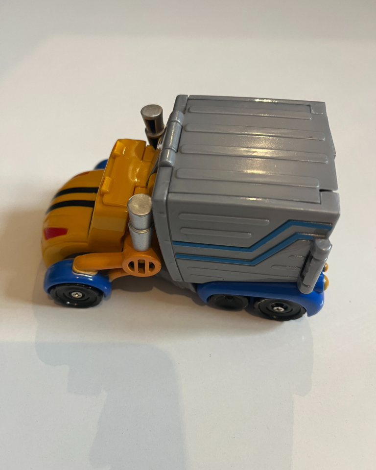 Dönüşebilen Mini Robot Kamyon Sarı Renk 12x10 Cm