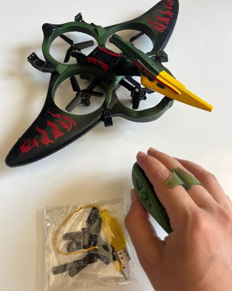 Uzaktan Elde Özel Kumandalı Uçak Dinozor Dron | 2.4Ghz 360 Derece Dönebilen | LED Işıklı | Otomatik İniş Kalkış