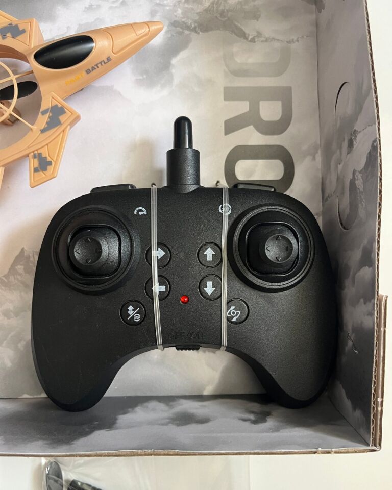 Uzaktan Kumandalı Yeşil Uçak Dron | 2.4Ghz 360 Derece Dönen | Otomatik İniş Kalkış Kahverengi