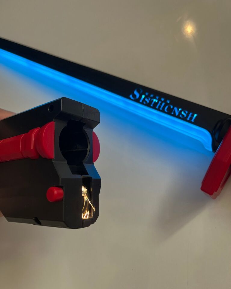 Işın Kılıncı | Renkli Işıklı Sesli Kılınç | USB Şarjlı ve Pilli | Su Buharı Atan Kılıç