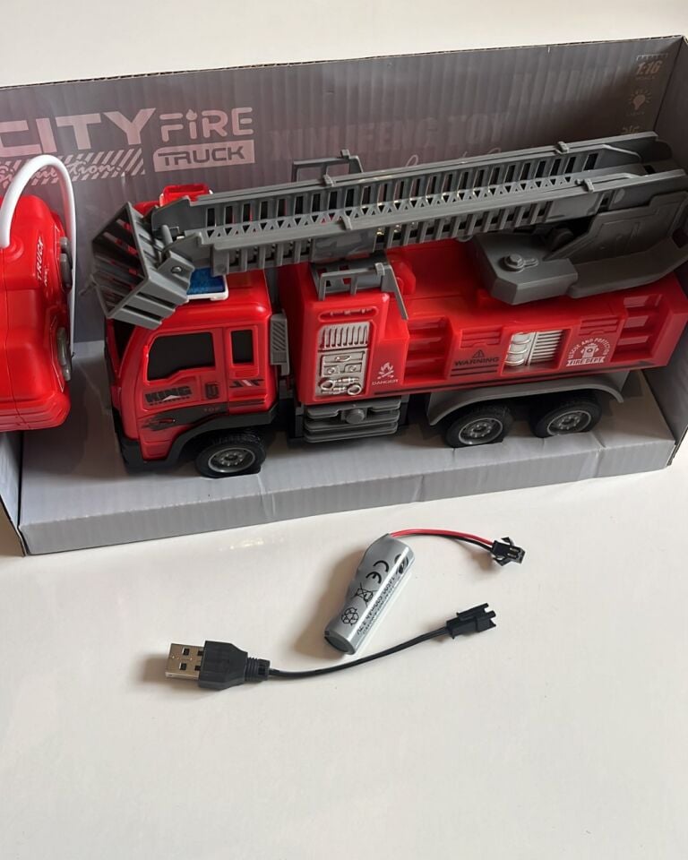 Uzaktan Kumandalı İtfaiye Arabası 23 Cm Full Fonksiyonlu Şarjlı Işıklı XF Model