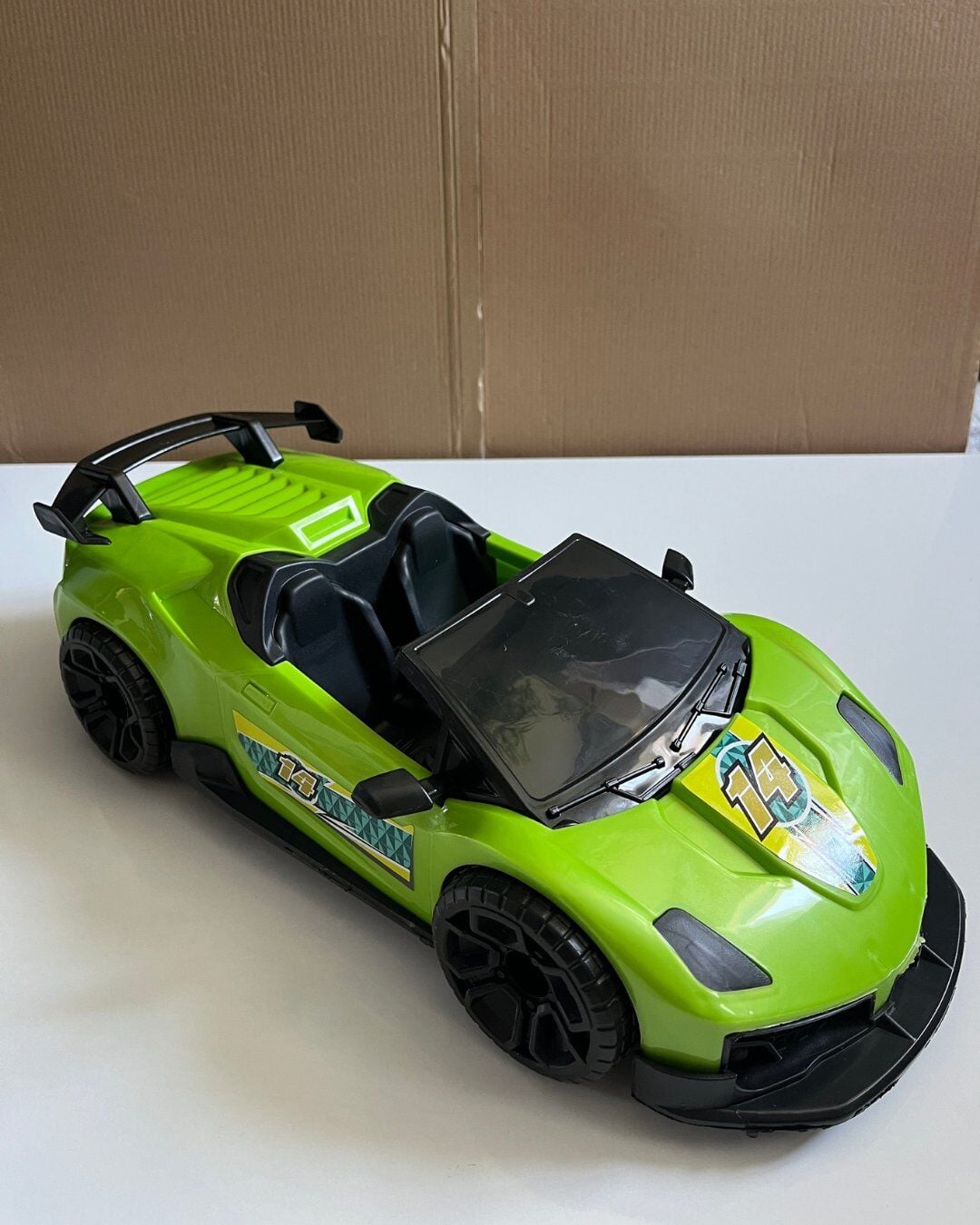 Büyük Sürtmeli Spor Araba Yeşil Renkli 36 Cm
