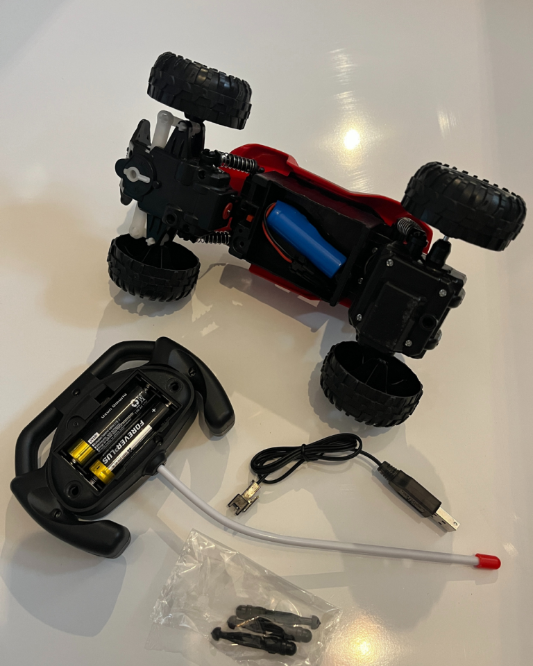 Uzaktan Kumandalı Işıklı Roket Atan Jeep Oyuncak - Mavi Su Dünyası