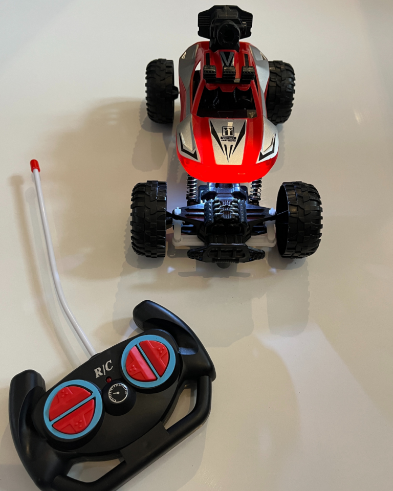 Uzaktan Kumandalı Işıklı Roket Atan Jeep Oyuncak - Mavi Su Dünyası