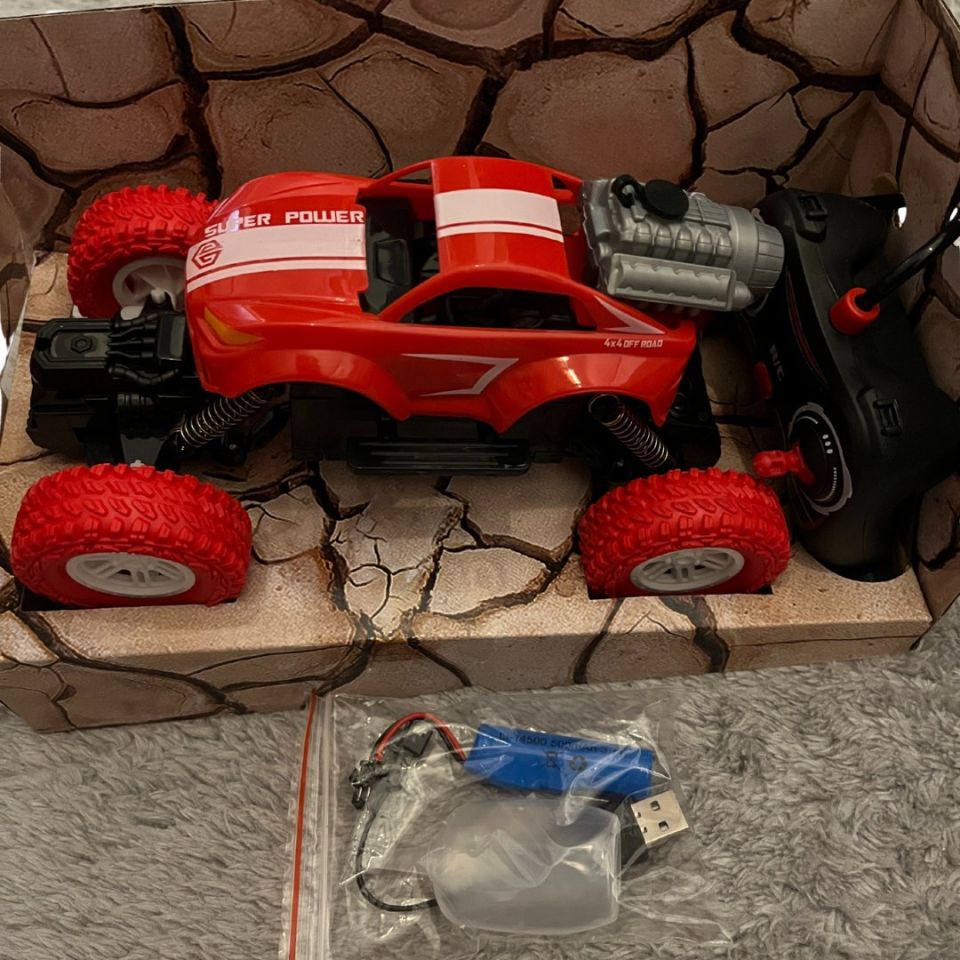 Sarsılmaz Uzaktan Kumandalı Işıklı Duman Atan Şarjlı Araba 1:16 Ölçekli Sarı