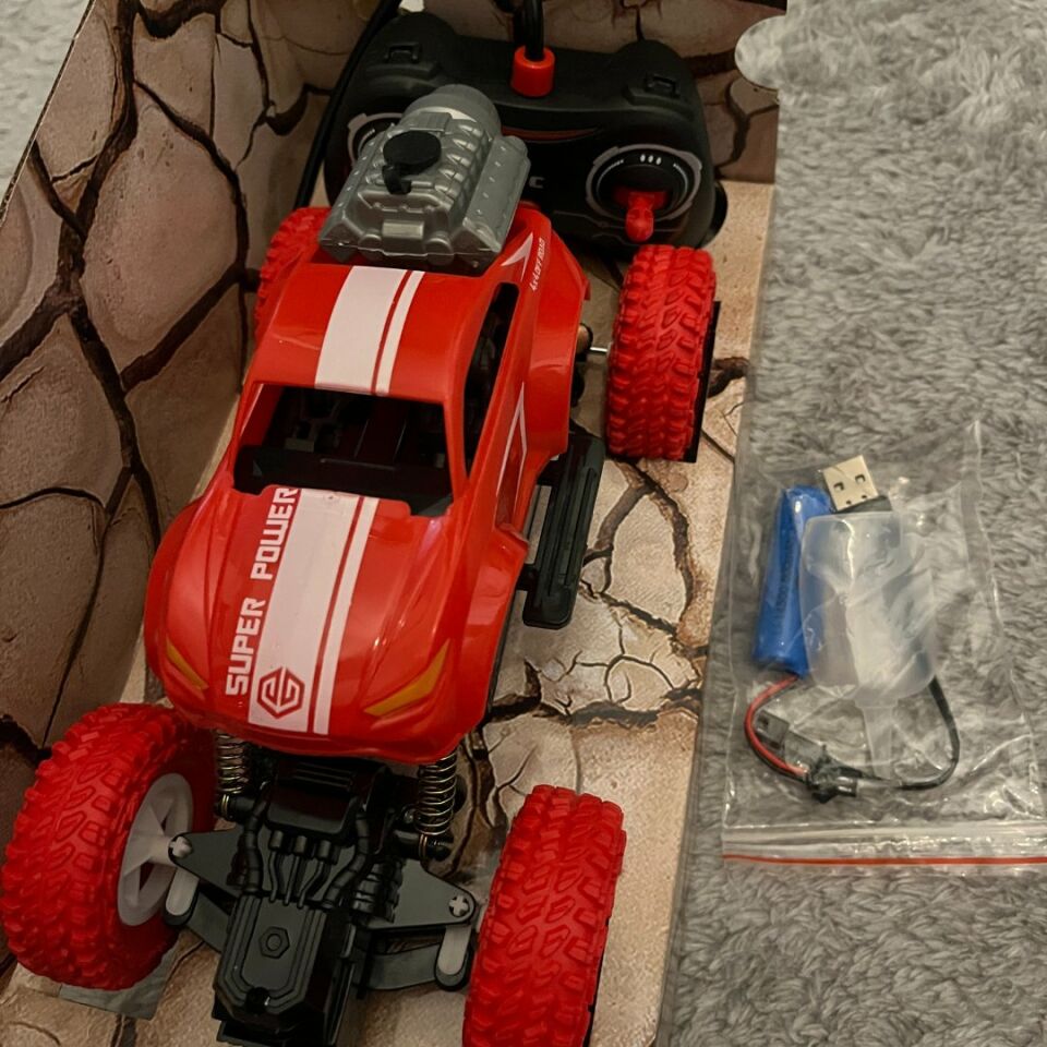 Sarsılmaz Uzaktan Kumandalı Işıklı Duman Atan Şarjlı Araba 1:16 Ölçekli Sarı