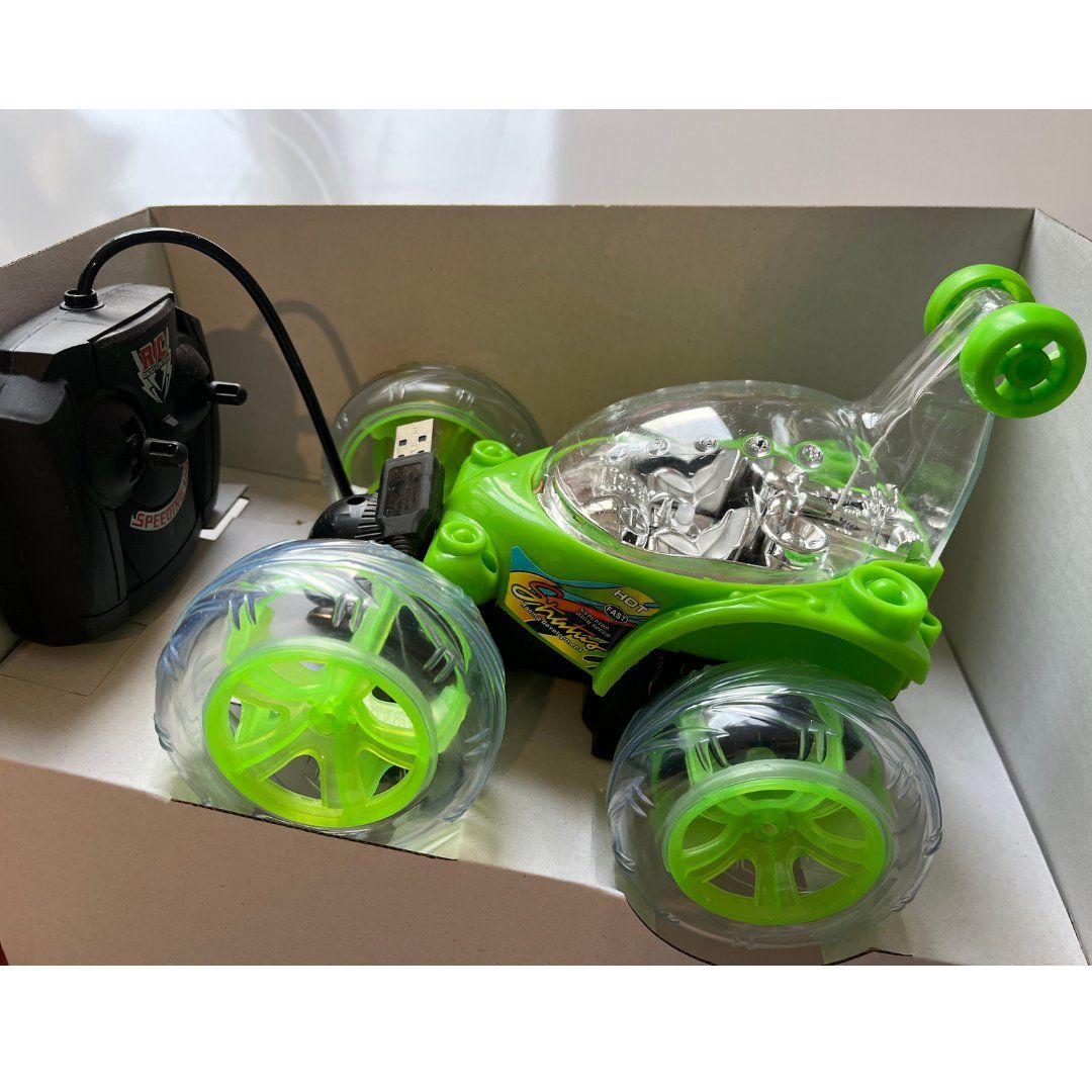 Çılgın Akrobat Araba Kumandalı Şarjlı ve Işıklı Araba 18cm x 15 cm