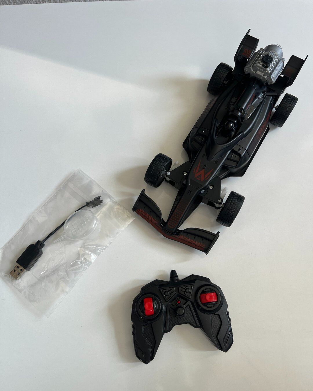 Uzaktan Kumandalı Atom 1:16 Ölçekli Şarjlı Araba 27 Cm