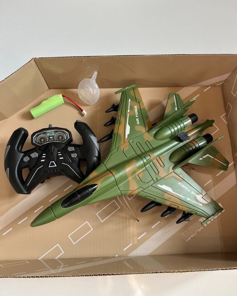 Uzaktan Kumandalı 2.4G Şarjlı Duman Atan Uçak 28 Cm Uzaktan Kumandalı 2.4G Şarjlı Duman Atan Uçak 28 Cm