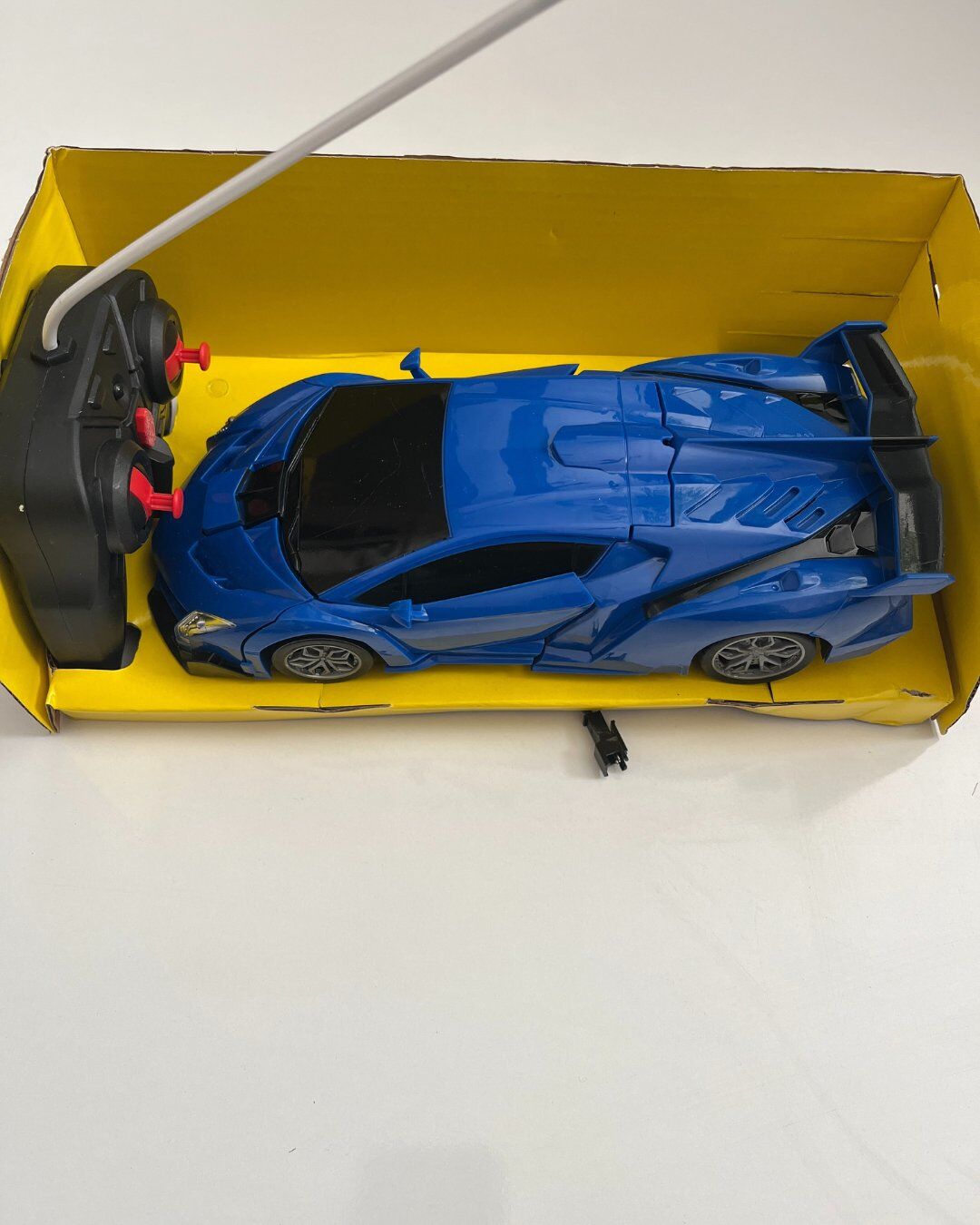 Uzaktan Kumandalı Şarjlı Robot Olan Araba 21 Cm 1:18 Ölçekli Yarış Arabası Mavi