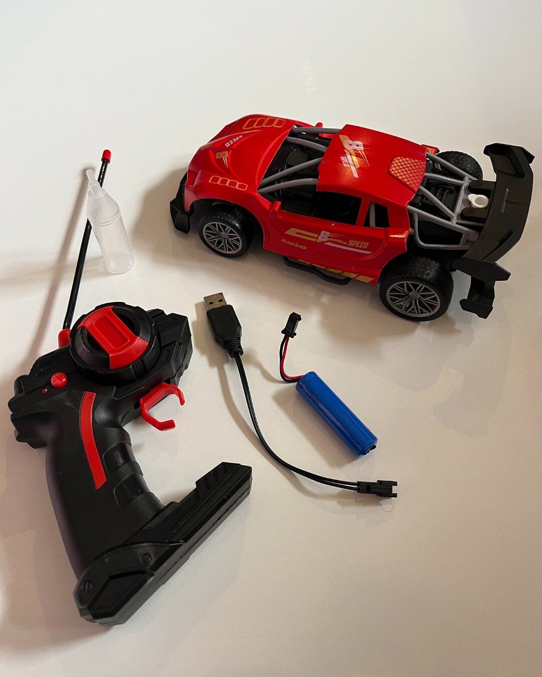 Uzaktan Kumandalı 5 Fonksiyonlu Duman Atan Işıklı Şarjlı Araba Kırmızı Renk 20x11 Cm