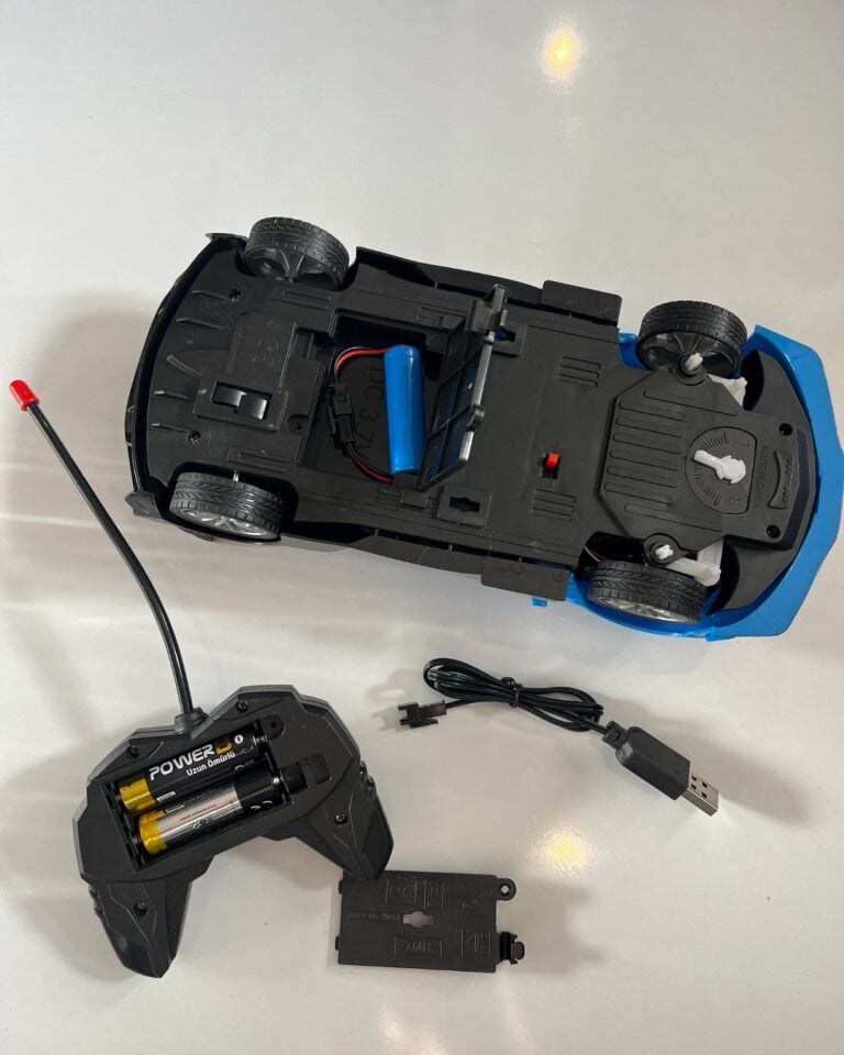 Uzaktan Kumandalı Şarjlı Spor Araba Mavi Renk 26x12 Cm