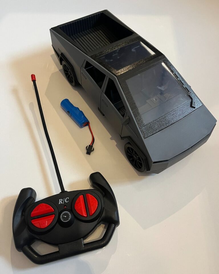 Uzaktan Kumandalı Şarjlı Tesla Cybertruck Siyah Renk 25 Cm