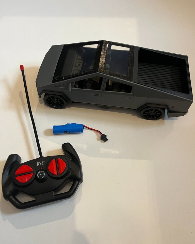 Uzaktan Kumandalı Şarjlı Tesla Cybertruck Siyah Renk 25 Cm