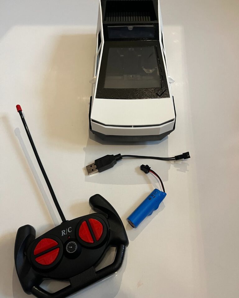 Uzaktan Kumandalı Şarjlı Tesla Cybertruck Beyaz Renk 25 Cm