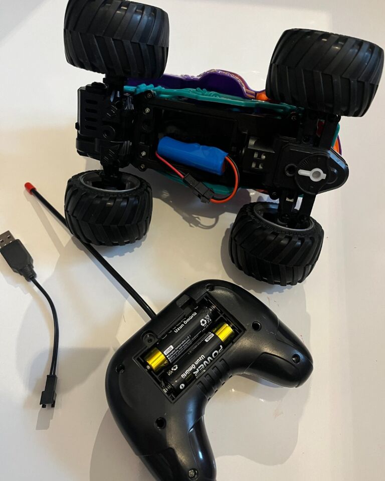 Uzaktan Kumandalı Şarjlı Monster Canavar Mor Renkli Araba 20x15 Cm