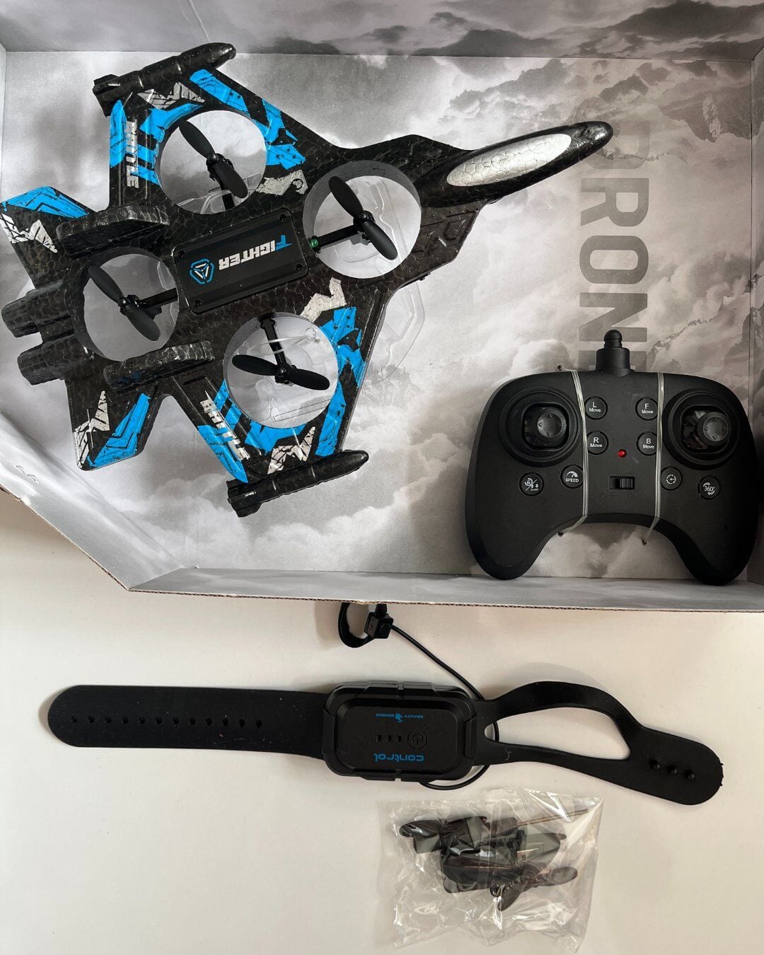 Uzaktan Kumandalı Uçak Dron Thunder Combat | 2.4Ghz 360 Derece Dönen | LED Işıklı | Otomatik İniş Kalkış
