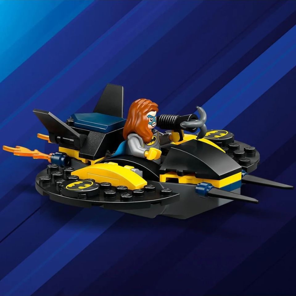 Lego 184 Parça DC Batman: Batman, Batgirl ve Joker ile Batcave - Mavi Su Dünyası